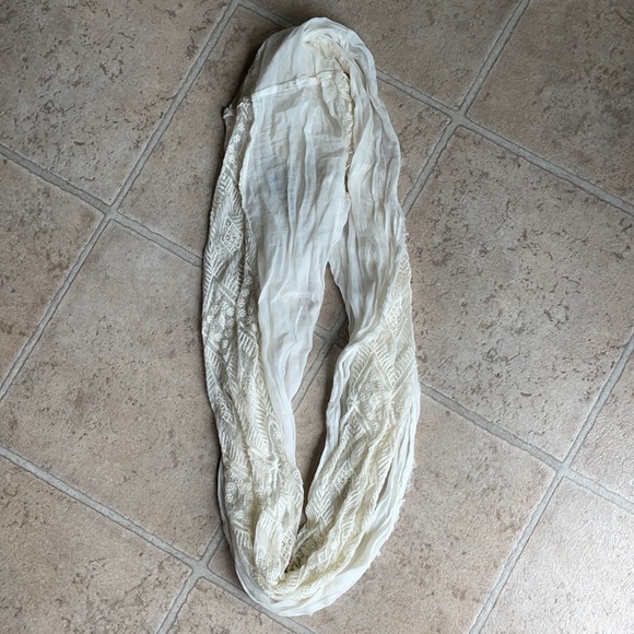 NWOT cream color scarf